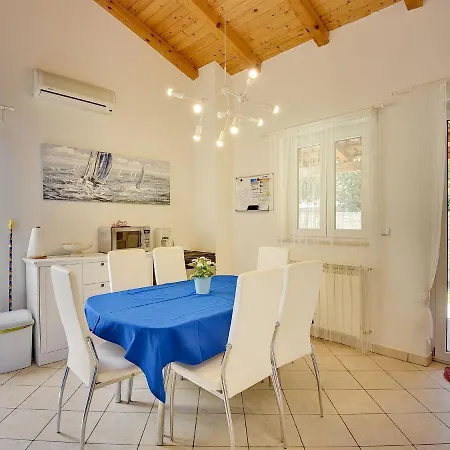 In With Private Pool Holiday home Banjole