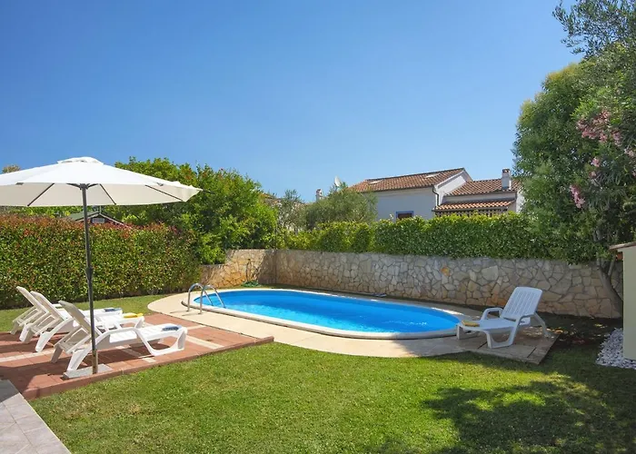 In Near The Sea * Banjole