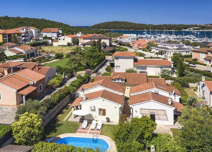 In Near The Sea * Banjole