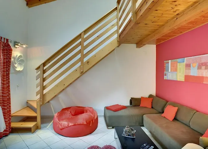 In Near The Sea * Banjole